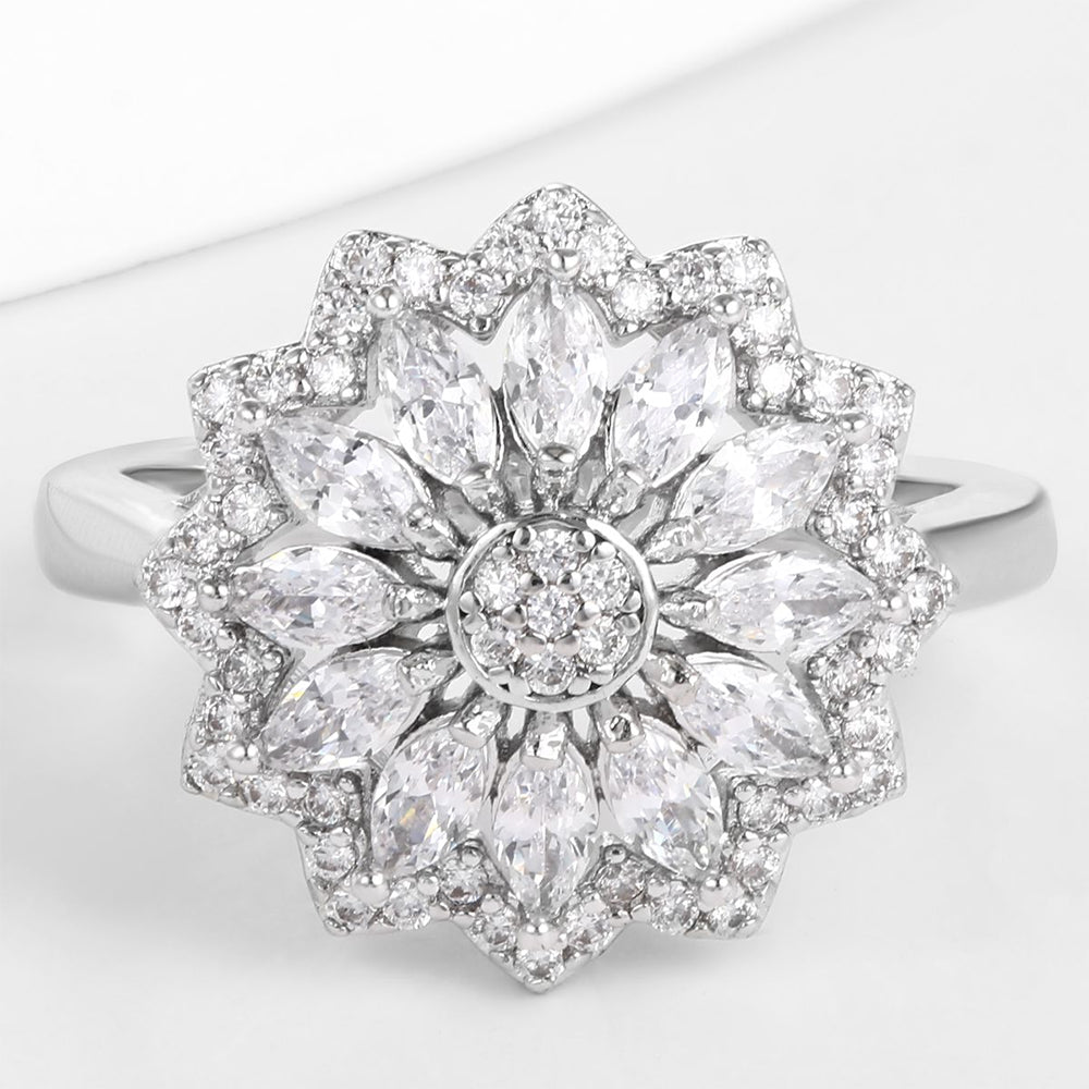 Pozlacená slitina - Prsten s Bílým Emporia® Křišťálem přibližná hmotnost: 10 gramů