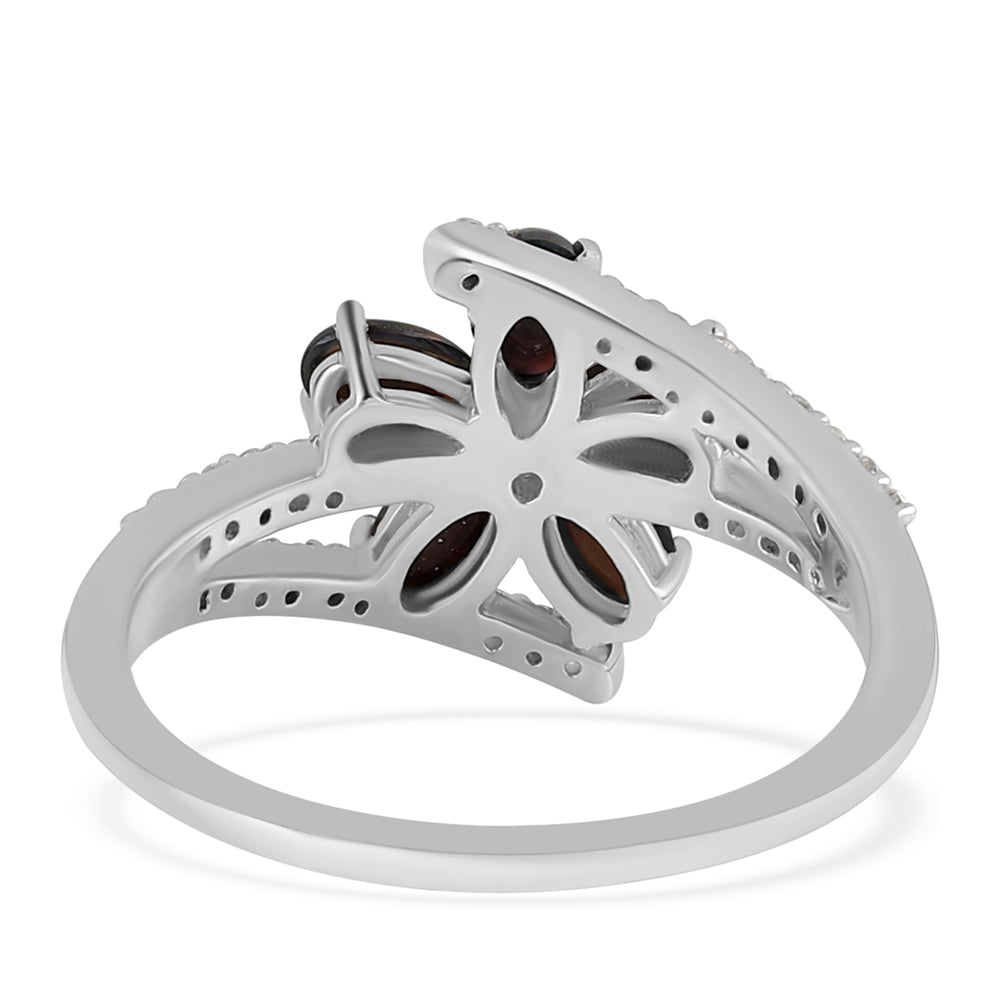 925 / 1000 Sterlingové Stříbro Prsten s Půlnočně Černým Etiopským Opálem z Lega Dembi a Bílým Topazem