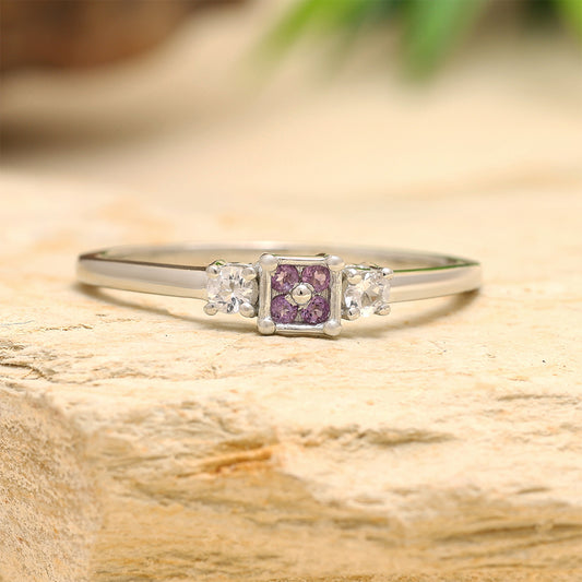 Stříbro 925/1000 - Prsten s Brazilským Ametystem a Bílým Topazem - Karátové číslo: 0.17. přibližná hmotnost: 1.63 gramů