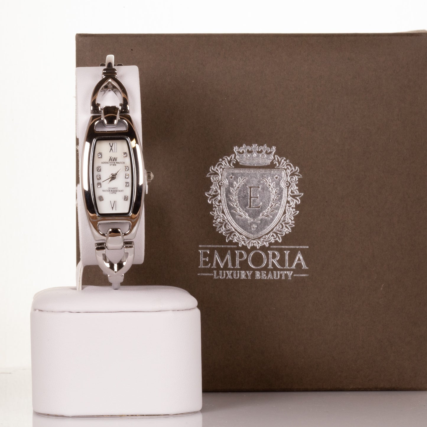STŘÍBRNÉ dámské hodinky ze slitiny AW s tenkým trojúhelníkovým řemínkem a quartzovými krystaly s dárkovou krabičkou