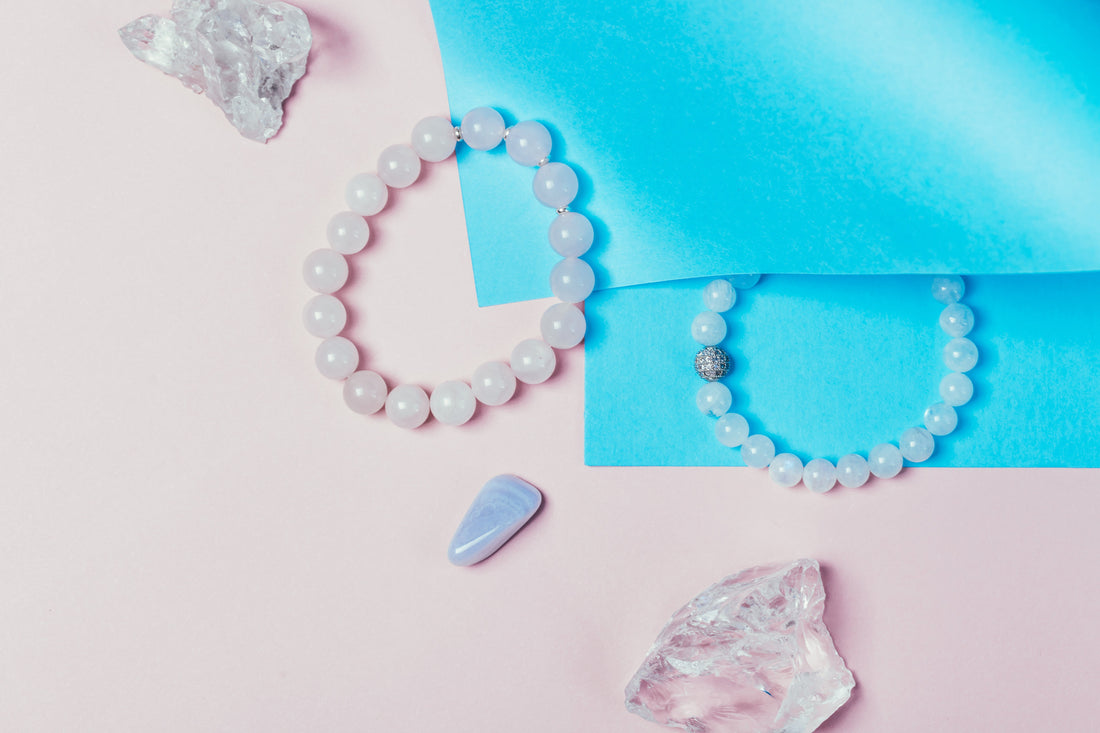 Růžový křemen: Jak zazářit s tímto ženským drahokamem v letních měsících?