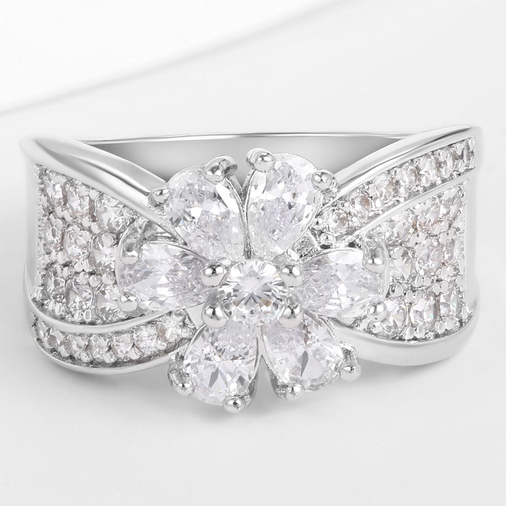 Pozlacená slitina - Prsten s Bílým Emporia® Křišťálem přibližná hmotnost: 10 gramů