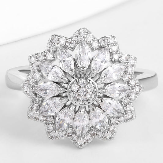 Pozlacená slitina - Prsten s Bílým Emporia® Křišťálem přibližná hmotnost: 10 gramů