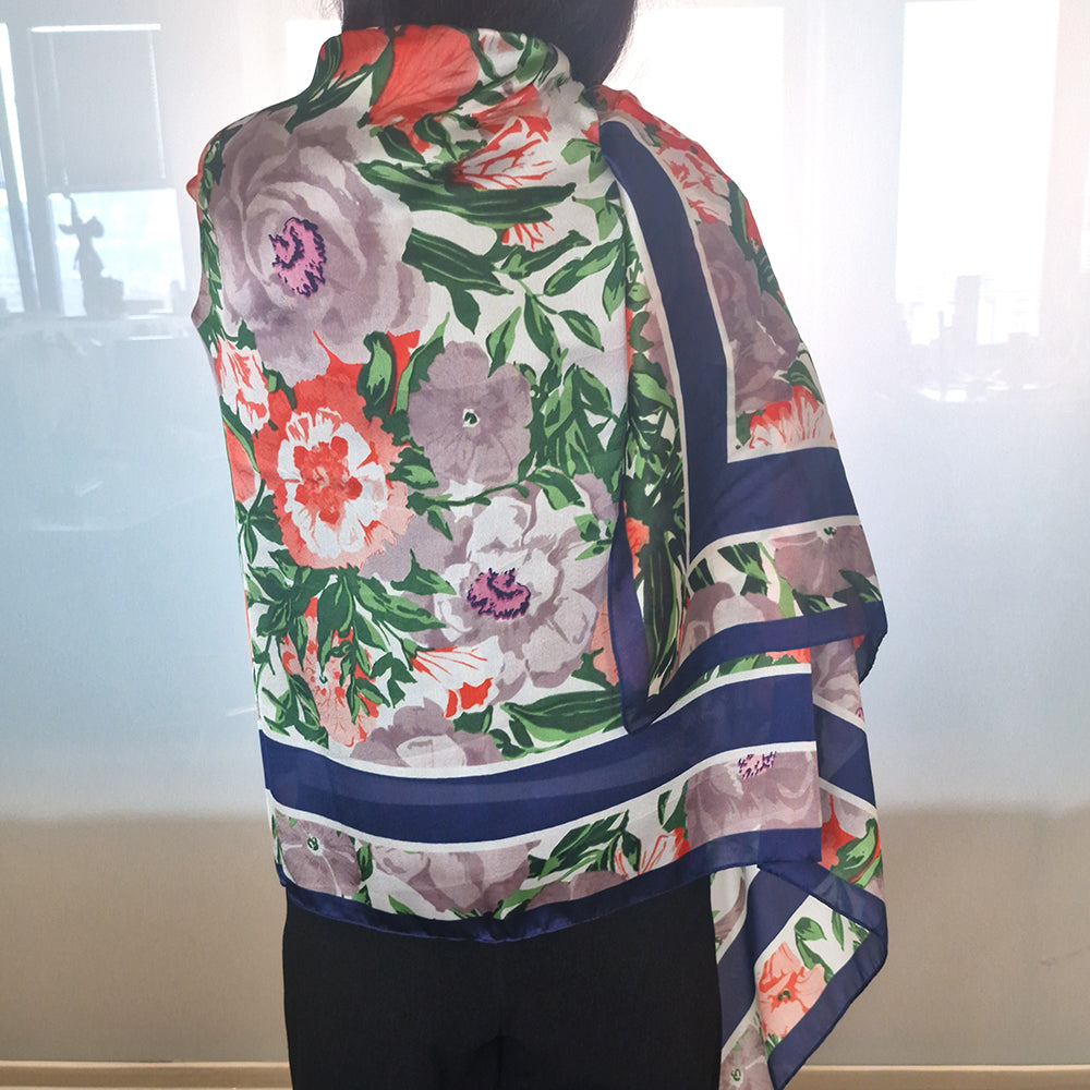 Šátek Orchidejový vánek (Orchid Breeze), modrá, 85 cm x 180 cm, 100% veganské hedvábí 4 