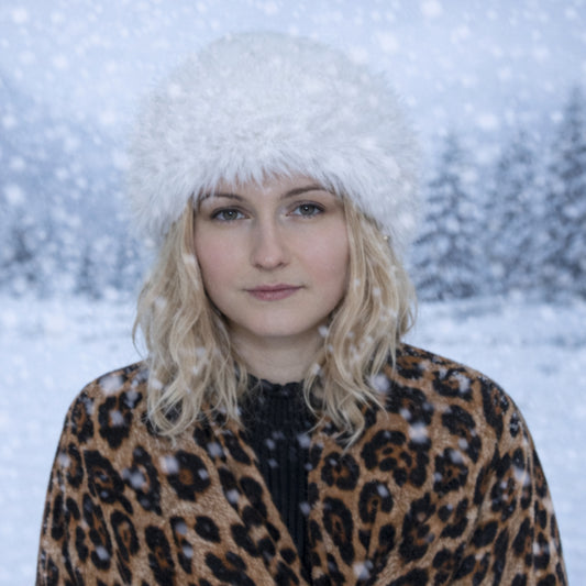 Béžová zimní čepice z umělé kožešiny – univerzální velikost