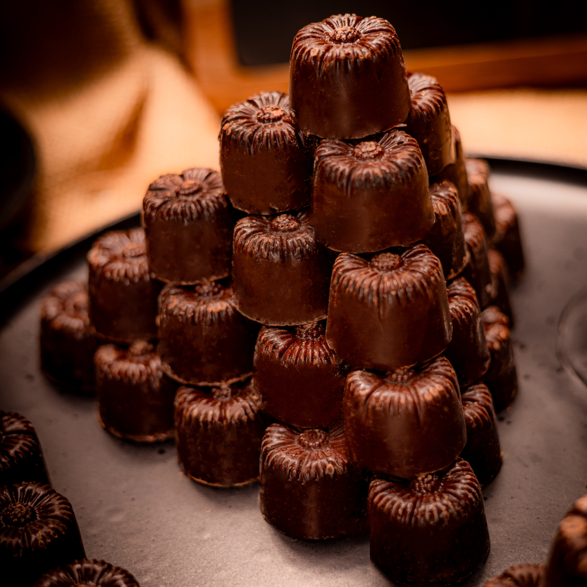 1 kg hořké čokoládové pralinky plněné vaječným likérem 5 