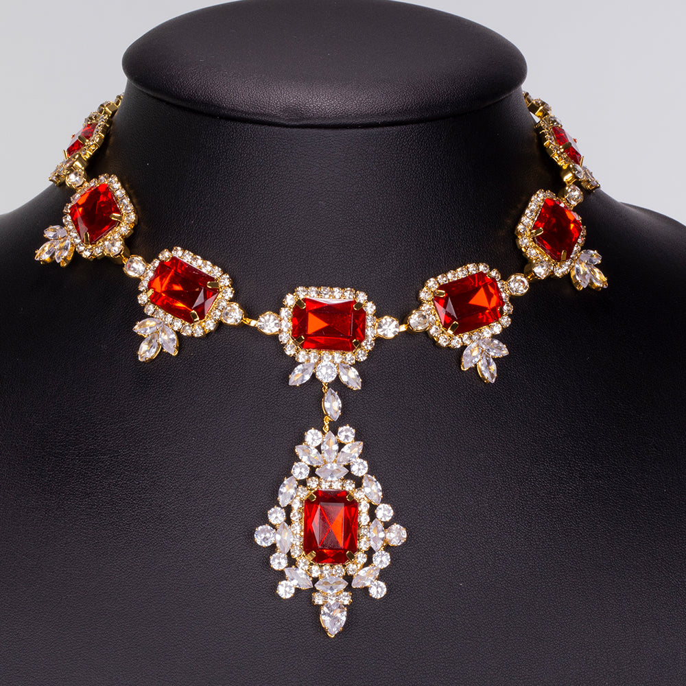 Pozlacená Slitinová Sada s Červeným Emporia® Křišťálem a Bílým Emporia® Křišťálem ( Náhrdelník+Náušnice )