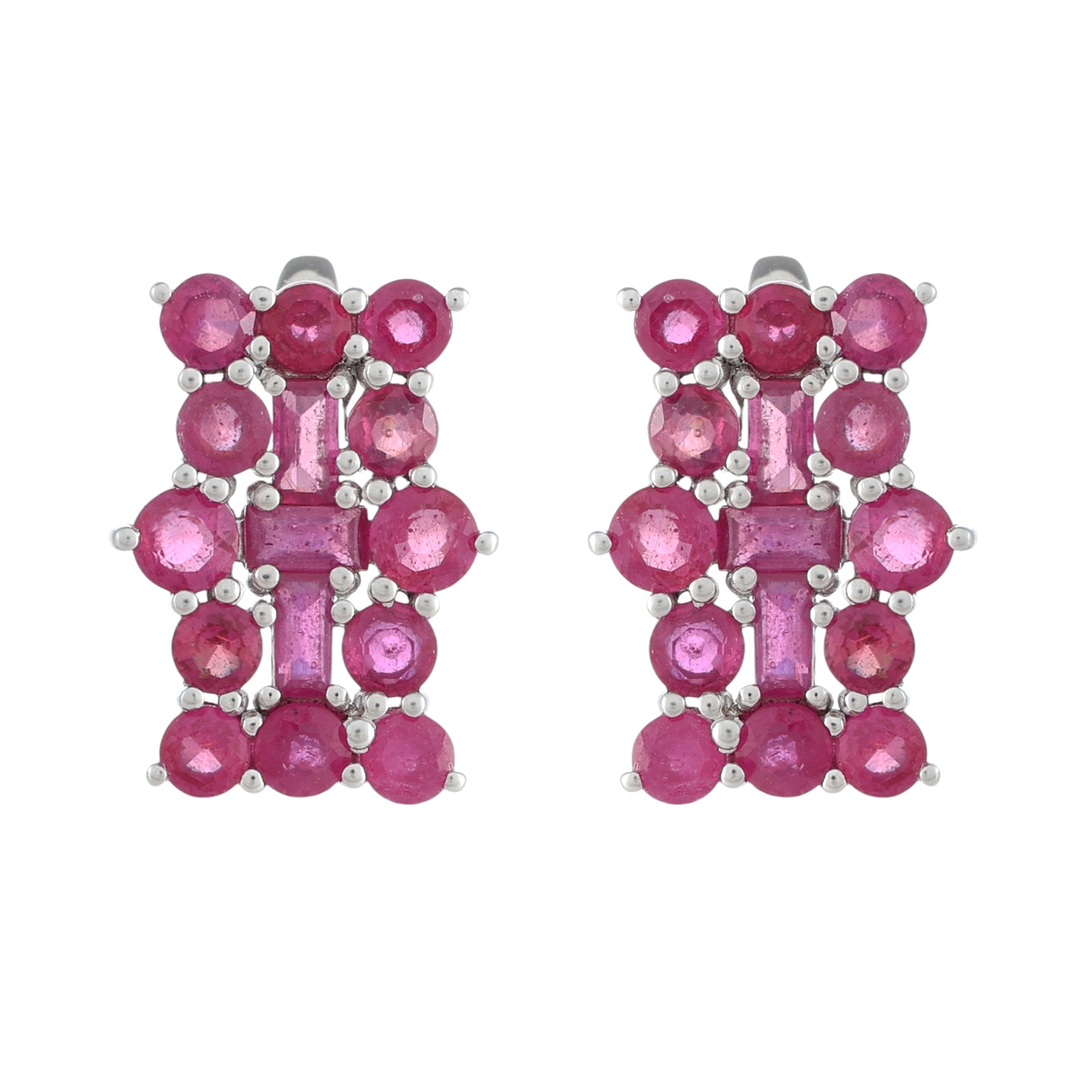 Stříbro 925/1000 - Náušnice s Thajským Rubínem - Karátové číslo: 6.06. přibližná hmotnost: 4.57 gramů 1 