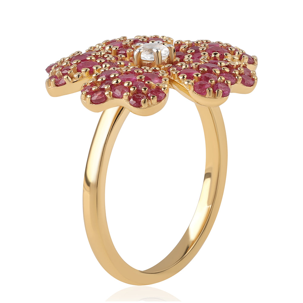 Pozlacené Stříbro 925/1000 - Prsten s Mozambickým Rubínem a Bílým Topazem - Karátové číslo: 1.65. přibližná hmotnost: 4.56 gramů