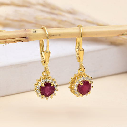 Pozlacené Stříbro 925/1000 - Náušnice s Madagaskarským Rubínem a Bílým Topazem - Karátové číslo: 0.91. přibližná hmotnost: 2.75 gramů