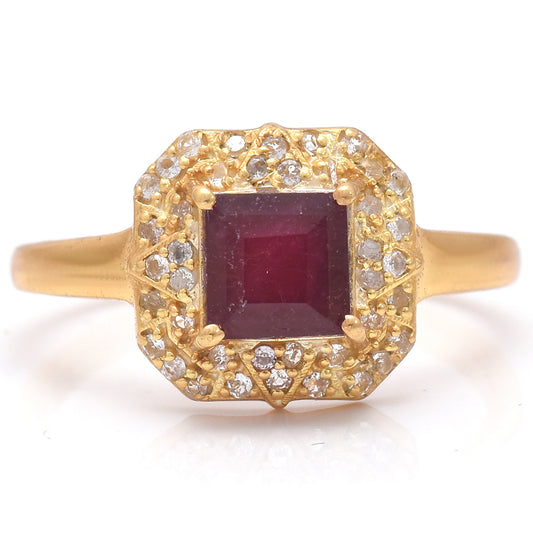 Pozlacené Stříbro 925/1000 - Prsten s Madagaskarským Rubínem a Bílým Topazem - Karátové číslo: 1.75. přibližná hmotnost: 2.88 gramů