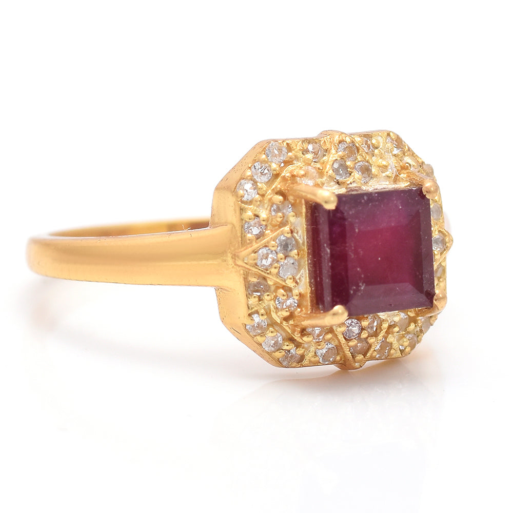 Pozlacené Stříbro 925/1000 - Prsten s Madagaskarským Rubínem a Bílým Topazem - Karátové číslo: 1.75. přibližná hmotnost: 2.88 gramů