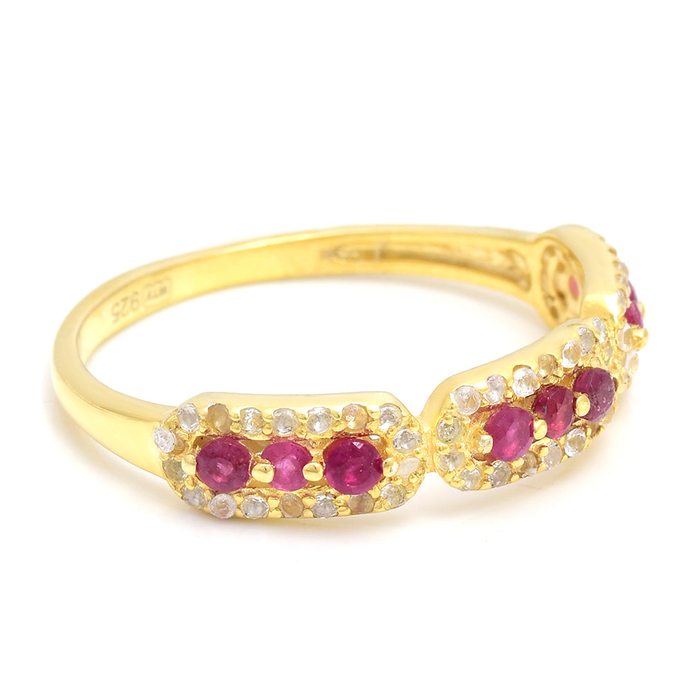 Pozlacené Stříbro 925/1000 - Prsten s Madagaskarským Rubínem a Bílým Topazem - Karátové číslo: 0.73. přibližná hmotnost: 2.3 gramů