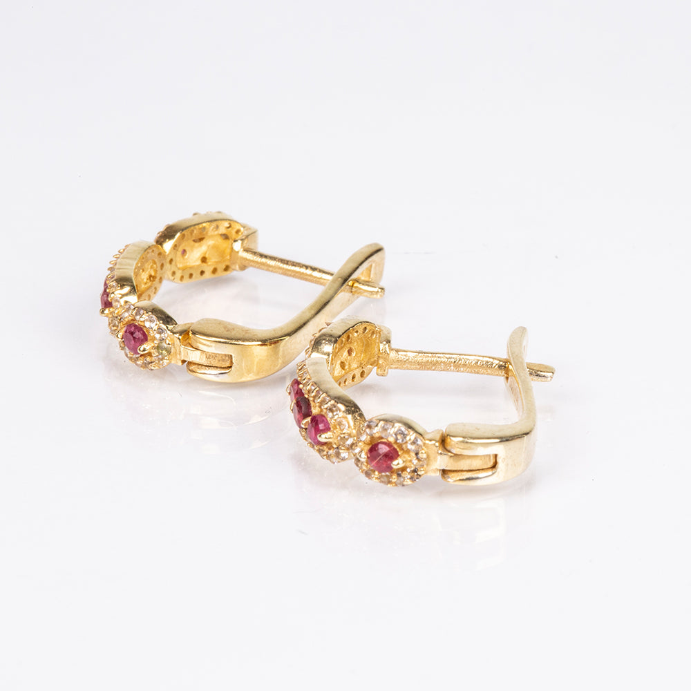 Pozlacené Stříbro 925/1000 - Náušnice s Madagaskarským Rubínem a Bílým Topazem - Karátové číslo: 0.01. přibližná hmotnost: 4.58 gramů