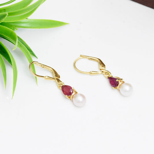 Pozlacené Stříbrné Náušnice s Madagaskarským Rubínem a Bílou Sladkovodní Perlou