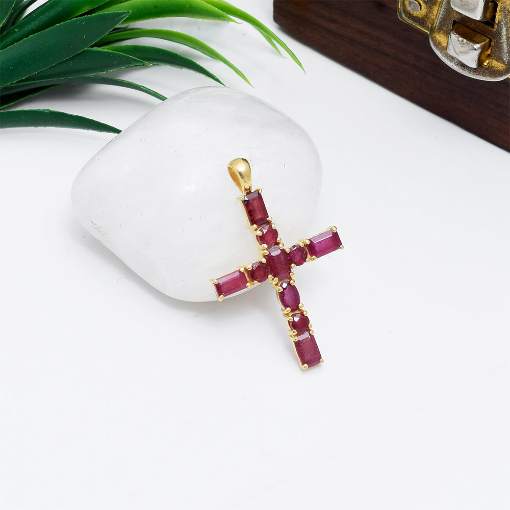 Pozlacené Stříbro 925/1000 - Přívěsek s Madagaskarským Rubínem - Karátové číslo: 2.7. přibližná hmotnost: 2.48 gramů 1 