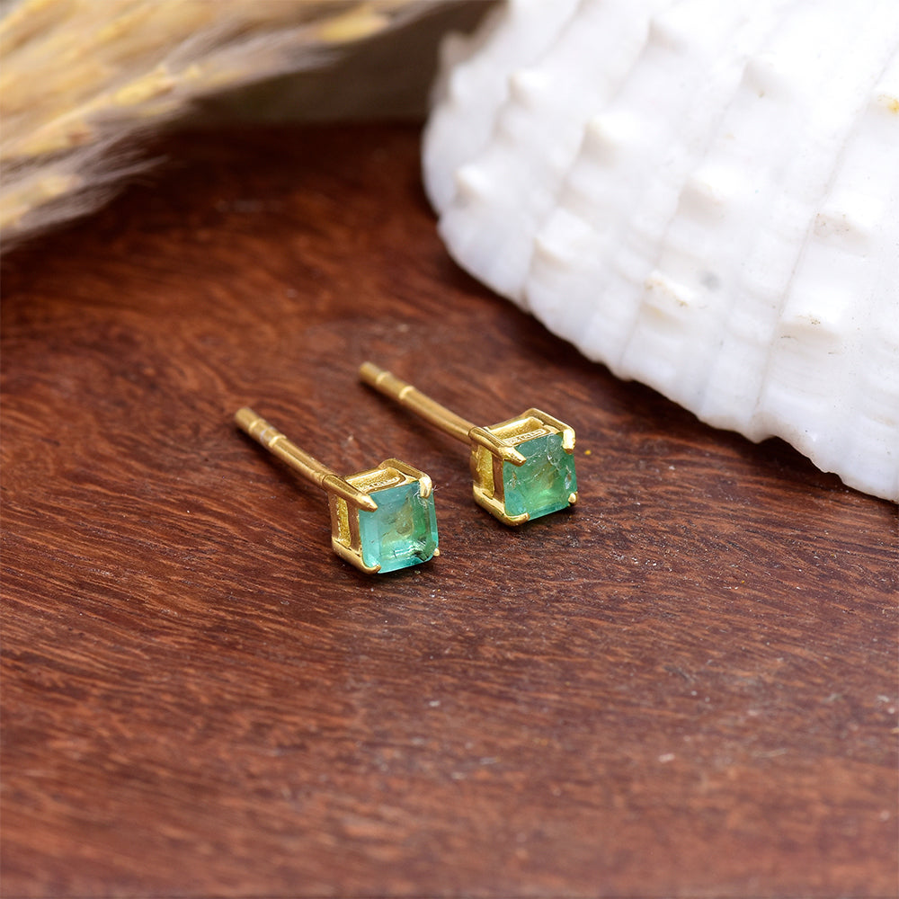 Pozlacené Stříbro 925/1000 - Náušnice s Brazilským Smaragdem - Karátové číslo: 0.9. přibližná hmotnost: 0.99 gramů 1 