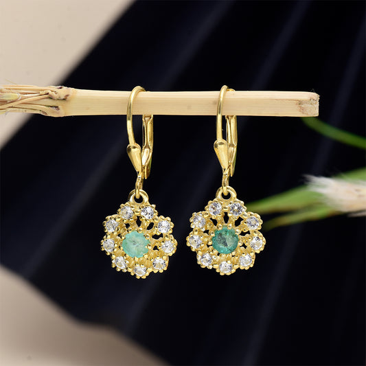 Pozlacené Stříbro 925/1000 - Náušnice s Brazilským Smaragdem a Bílým Topazem - Karátové číslo: 0.72. přibližná hmotnost: 1.97 gramů