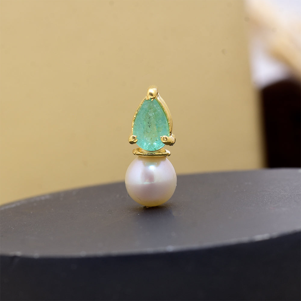 Pozlacené Stříbro 925/1000 - Přívěsek s Brazilským Smaragdem a Bílou Sladkovodní Perlou - Karátové číslo: 5.07. přibližná hmotnost: 0.69 gramů 2 