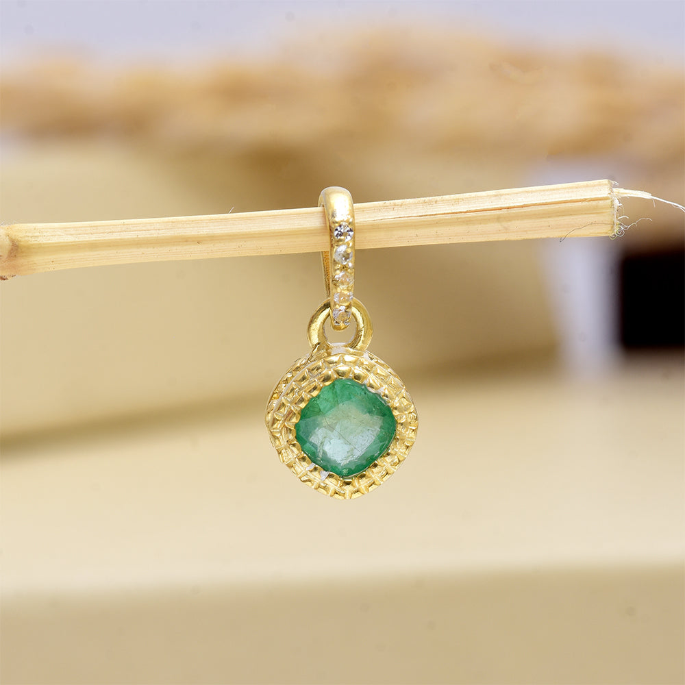 Pozlacené Stříbro 925/1000 - Přívěsek s Brazilským Smaragdem a Bílým Topazem - Karátové číslo: 0.76. přibližná hmotnost: 1.32 gramů 2 