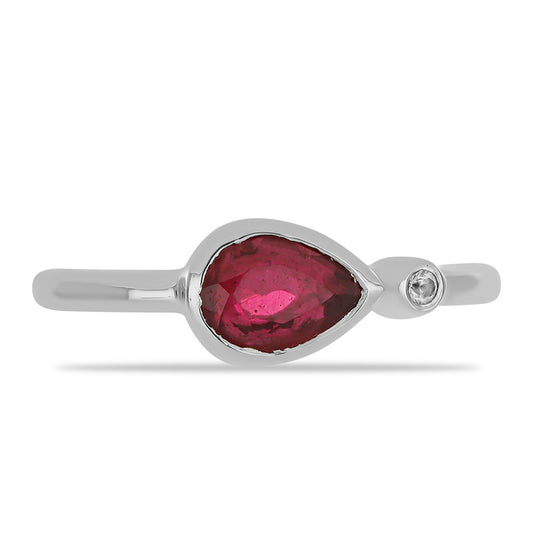 Stříbro 925/1000 - Prsten s Madagaskarským Rubínem a Bílým Topazem - Karátové číslo: 0.98. přibližná hmotnost: 2.48 gramů