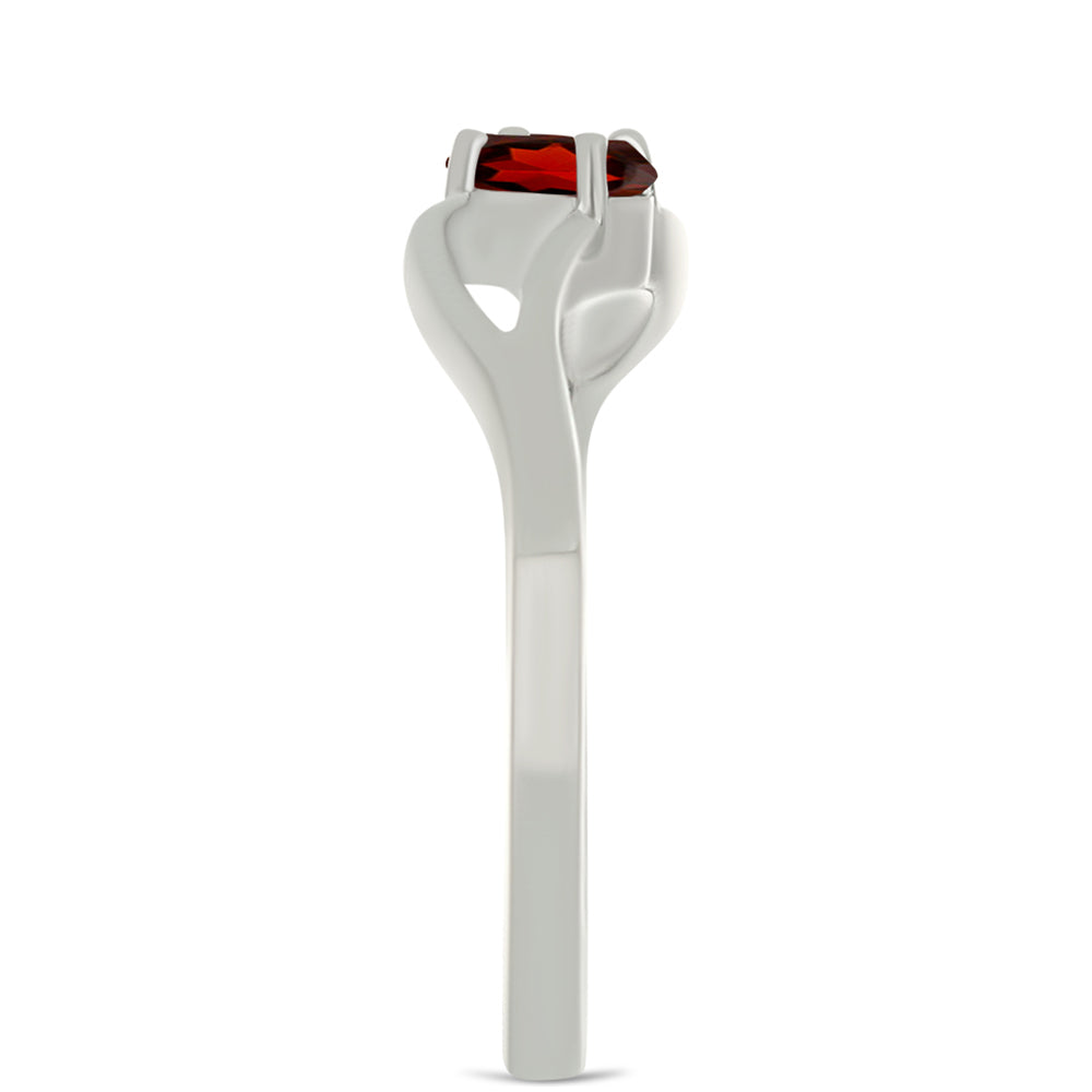 Stříbro 925/1000 - Prsten s Bartonským Granátem - Karátové číslo: 0.3. přibližná hmotnost: 2.21 gramů