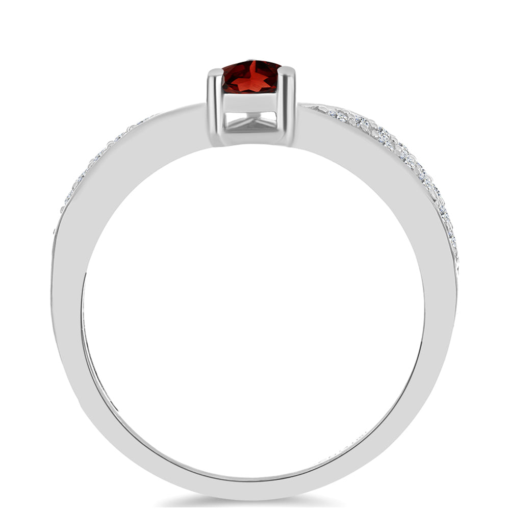 Stříbro 925/1000 - Prsten s Bartonským Granátem a Bílým Topazem - Karátové číslo: 0.57. přibližná hmotnost: 2.08 gramů