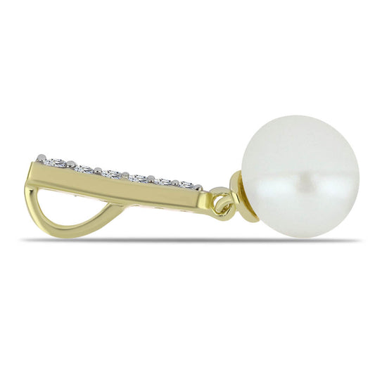Pozlacený Stříbrný Přívěsek s Bílou Sladkovodní Perlou a Bílým Topazem