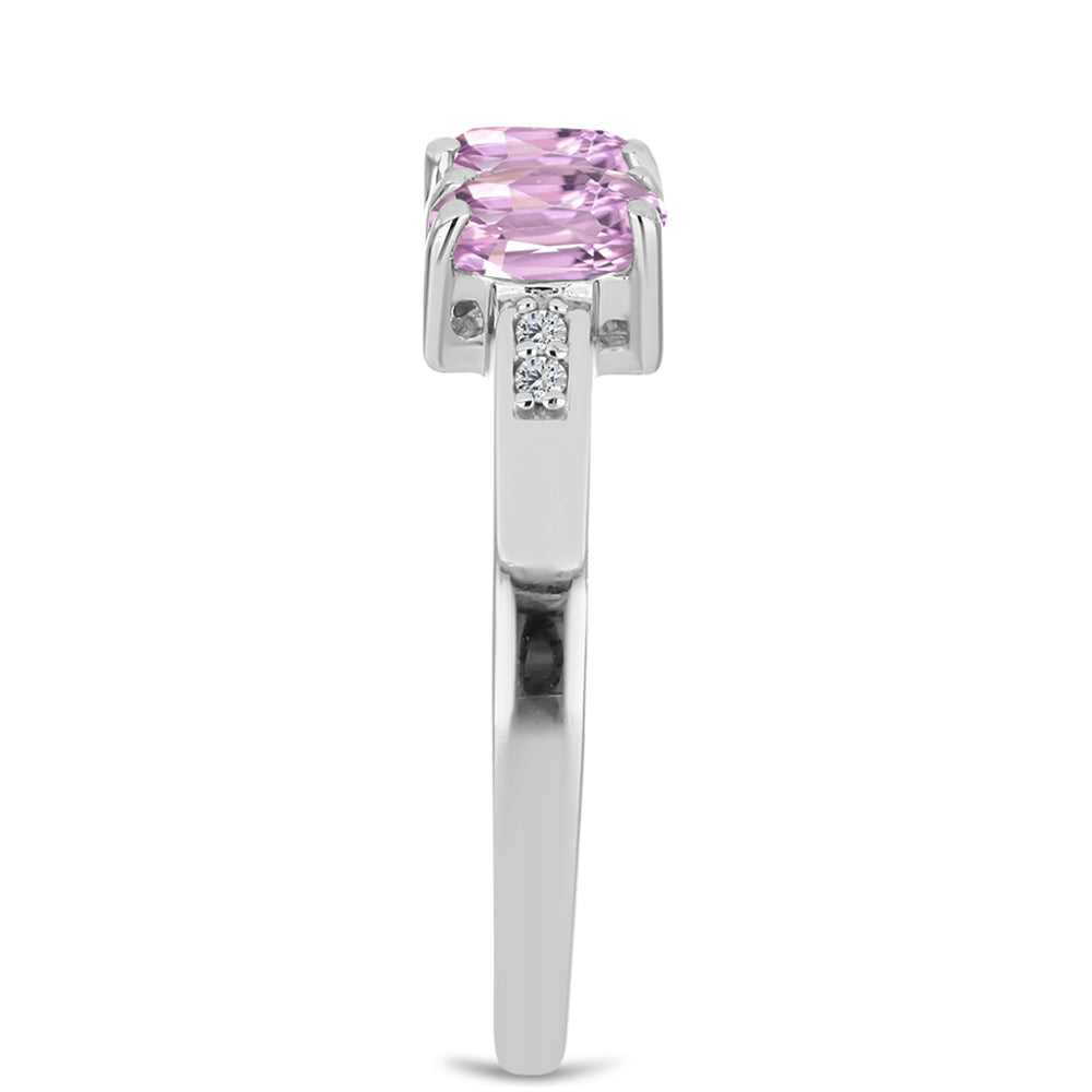 Stříbro 925/1000 - Prsten s Kunzitem z Pala a Bílým Topazem - Karátové číslo: 1.89. přibližná hmotnost: 2.95 gramů