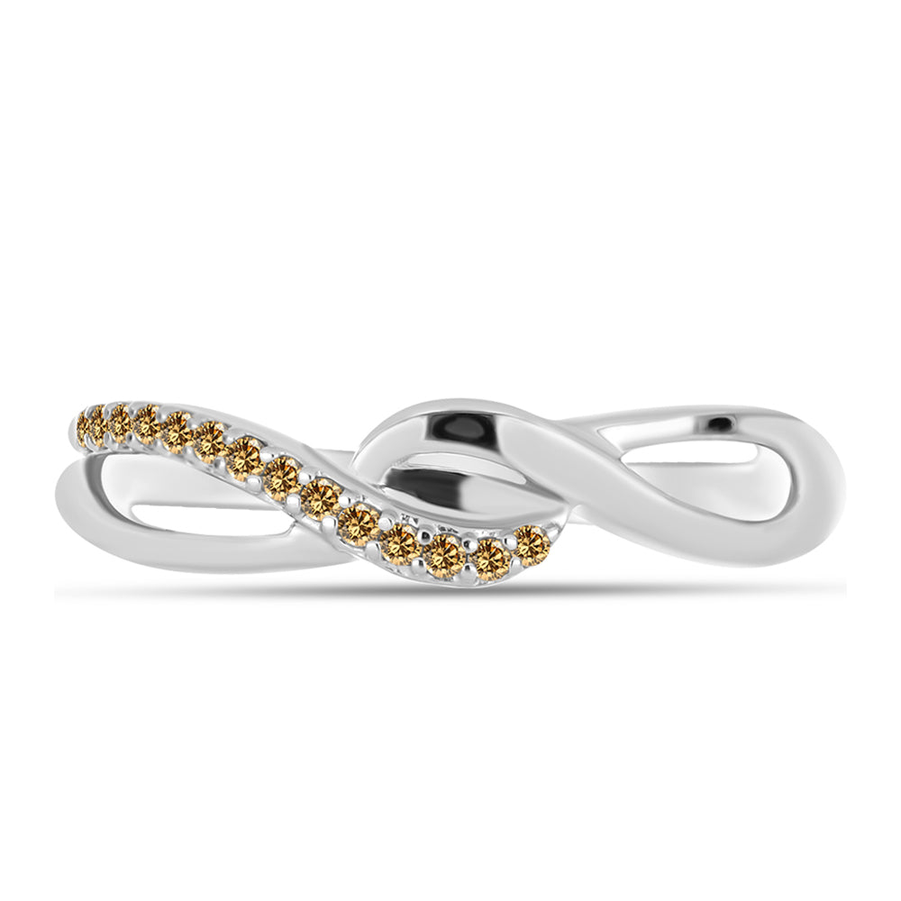 Stříbro 925/1000 - Prsten se Šampaňským Moissanitem - Karátové číslo: 0.13. přibližná hmotnost: 2.05 gramů