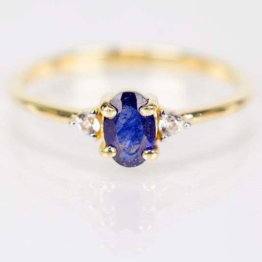 Pozlacený Stříbrný Prsten s Australským Modrým Safírem a Bílým Topazem