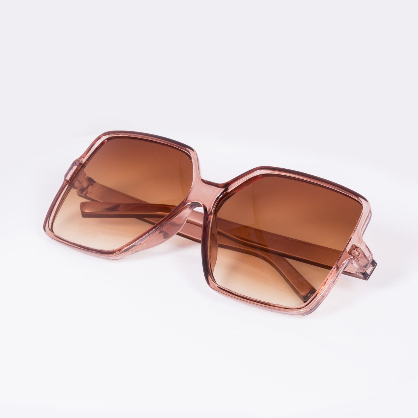 Módní sluneční brýle s plastovými obroučkami s filtrem UV400