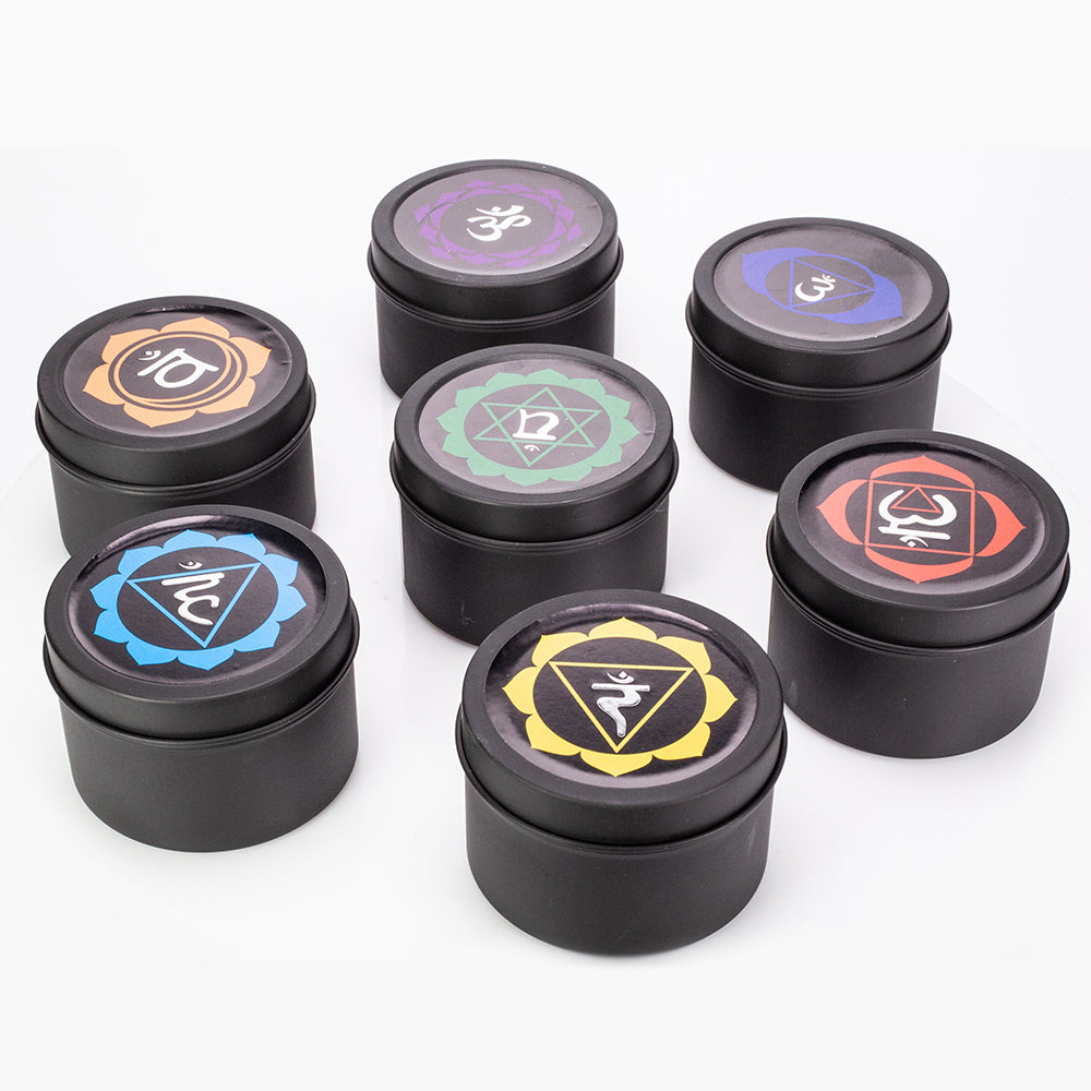 9 kusová Dárková Sada Čakrových Svíček (7 ks), Čakrového Náhrdelníku a Náramku Emporia s Ametystem, Lapisem Lazuli, Citrínem, Zeleným Avanturínem, Tygřím Okem, Červeným Jaspisem a Křišťálem 10 