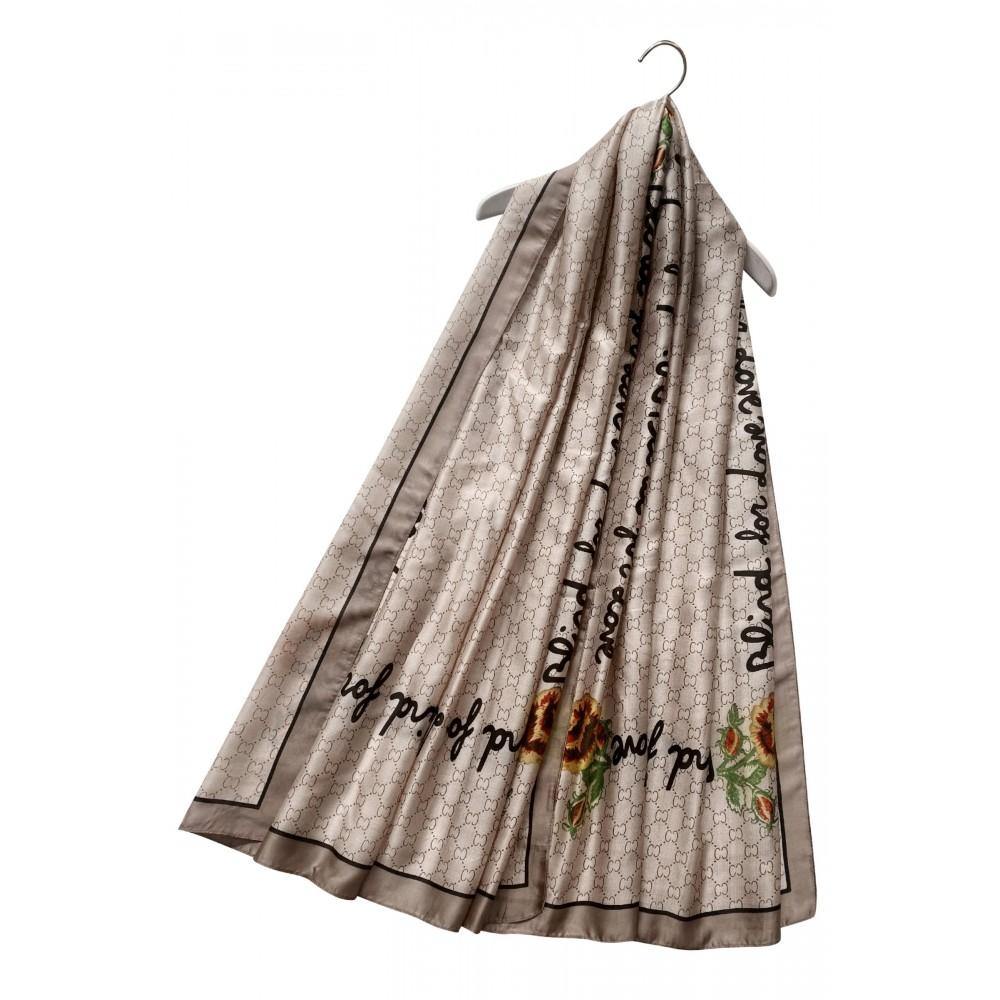 Hedvábná šála-šátek, 90 cm x 180 cm, s ozdobným textem, béžová