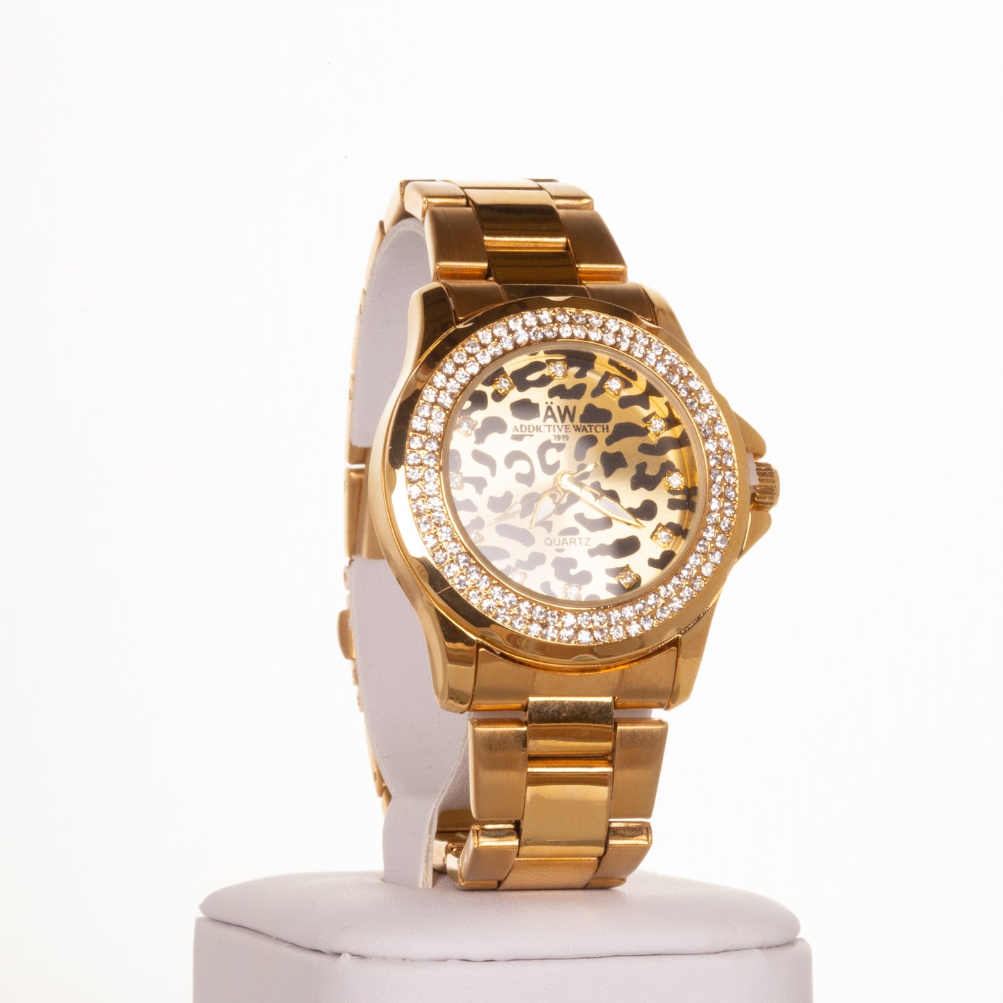 AW dámské hodinky ve zlaté barvě, s ciferníkem v leopardím vzoru a s krystaly křemenu