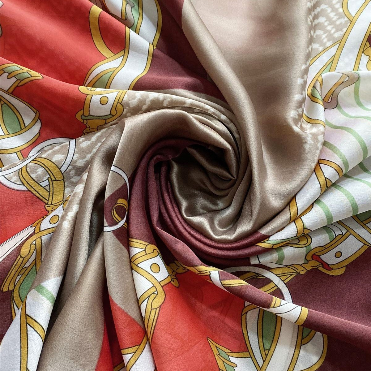 Hedvábná Šála-šátek, 90 cm x 180 cm, vzor přezky