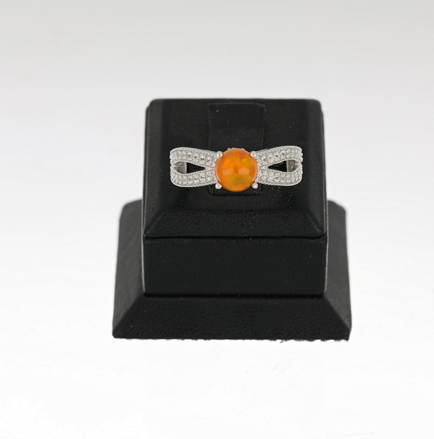 Stříbrný Prsten s Oranžovým Opálem Lega Dembi a Bílým Topazem
